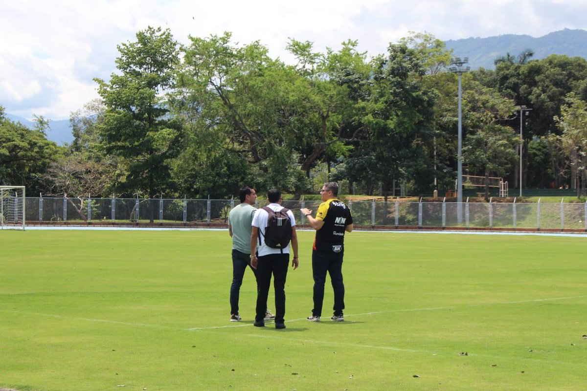 #NoticiaW | Delegados del Atlético Mineiro visitan el estadio Primero de Mayo de la UIS para que el equipo realice un entrenamiento allí previo al partido contra Atlético Bucaramanga por la Copa Suramericana.
