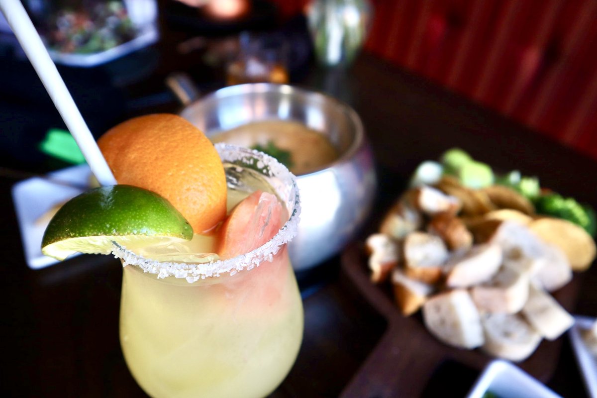 MeltingPotOKC's tweet photo. $5 MARGS! Get a Cheese Fondue, specialty charcuterie board, Margarita, and a tote bag to decorate for $18 PER PERSON! WHAT! Bring your besties in on Thursday July 17th for $5 Margaritas with flavor choices, Queso Fundido cheese fondue, and... Chocolate

https://t.co/qoCfSBITCx https://t.co/DfwjGrYhJN