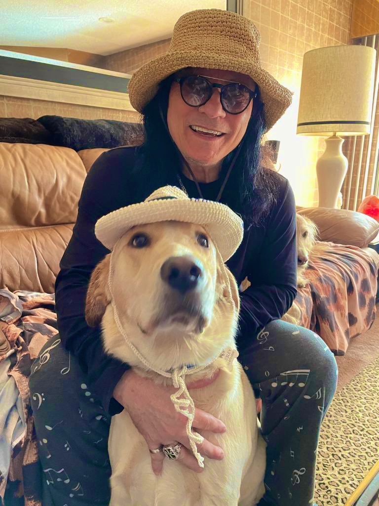 PaulShortino's tweet image. Consider what you're thankful for in the present moment. This could be a beautiful sunrise, a kind gesture from someone, or the ability to enjoy a good meal. Pray for those who are struggling. In Jesus Name Amen 🙏🙏🙏❤️❤️❤️