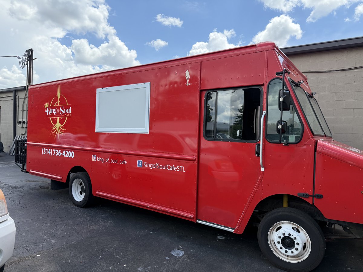 SpeedproSTL's tweet photo. King of Soul's food truck with eye-catching graphics and some love, it hit the streets, ready to serve up its mouthwatering delights straight to your plate. Don’t miss out on the deliciousness and stop by our studio to find out how we can help you! https://t.co/dBE1faRG39