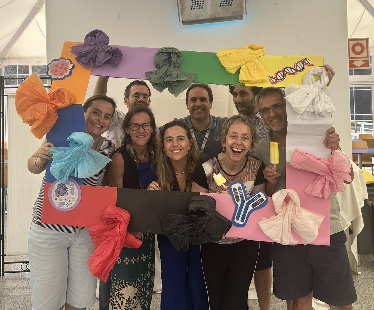 Marisol Soengas (@msmelanoma) on Twitter photo Energía, compañerismo y muchas ganas de colaborar en el nuevo programa de Tumor Biology del <a href="/CNIOStopCancer/">CNIO Stop Cancer</a>!!!
Buen humor no nos falta 👍
Con <a href="/EGlezSuarezlab/">Eva Gonzalez-Suarez lab</a>, <a href="/Gsabiolab/">Guadalupe Sabio</a>, <a href="/Casanova_Acebes/">Casanova Acebes Lab</a>, <a href="/EfeyanLab/">Efeyan Lab</a>, <a href="/hps2002/">Hector Peinado</a>, Paco Real y <a href="/valientelab/">Manuel Valiente</a> Energía, compañerismo y muchas ganas de colaborar en el nuevo programa de Tumor Biology del <a href="/CNIOStopCancer/">CNIO Stop Cancer</a>!!!
Buen humor no nos falta 👍
Con <a href="/EGlezSuarezlab/">Eva Gonzalez-Suarez lab</a>, <a href="/Gsabiolab/">Guadalupe Sabio</a>, <a href="/Casanova_Acebes/">Casanova Acebes Lab</a>, <a href="/EfeyanLab/">Efeyan Lab</a>, <a href="/hps2002/">Hector Peinado</a>, Paco Real y <a href="/valientelab/">Manuel Valiente</a>