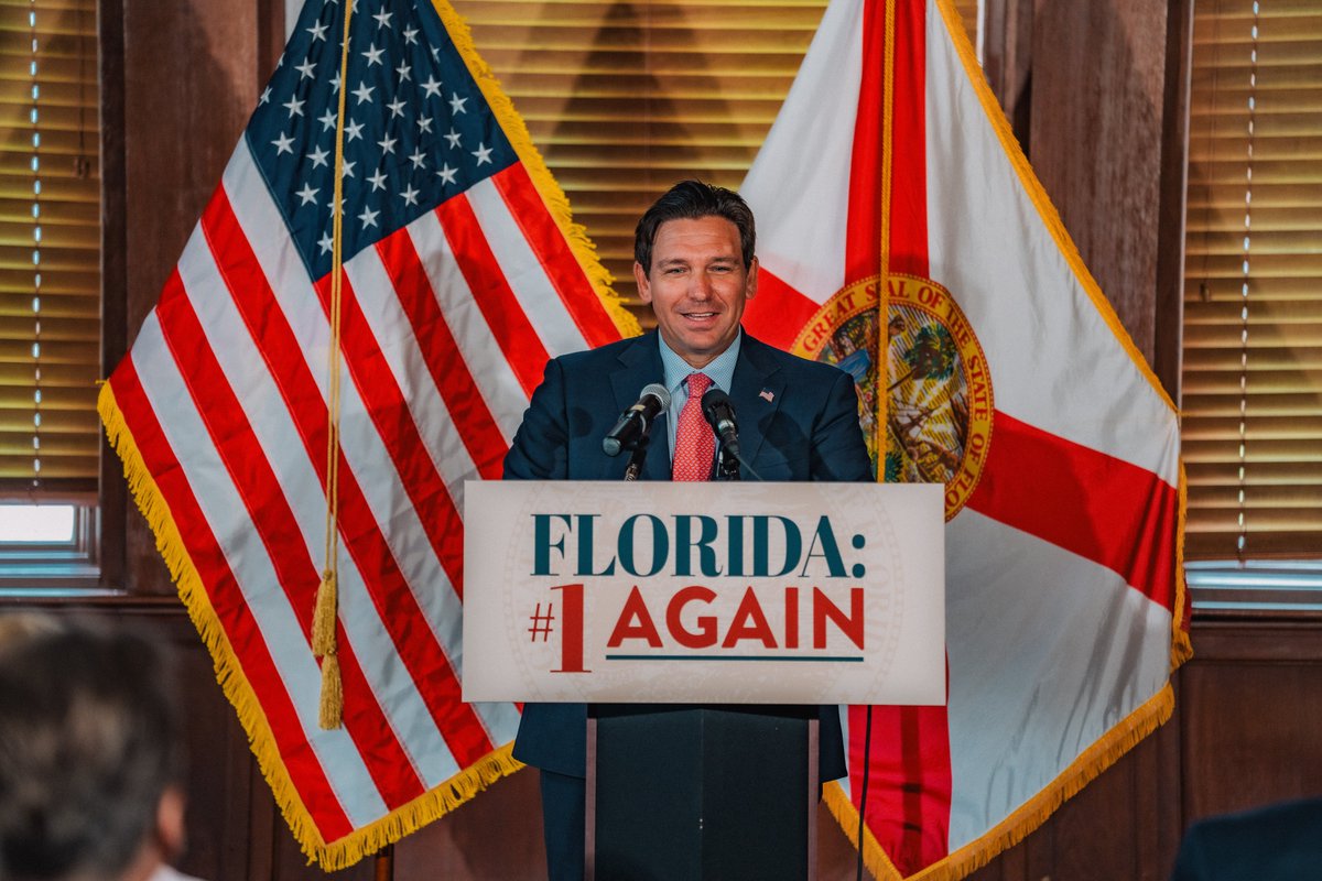 NewCollegeofFL's tweet image. New College of Florida was honored to host @GovRonDeSantis & @1stLiberty on the announcing of Florida being named #1 in Religious Liberty in the States Index.