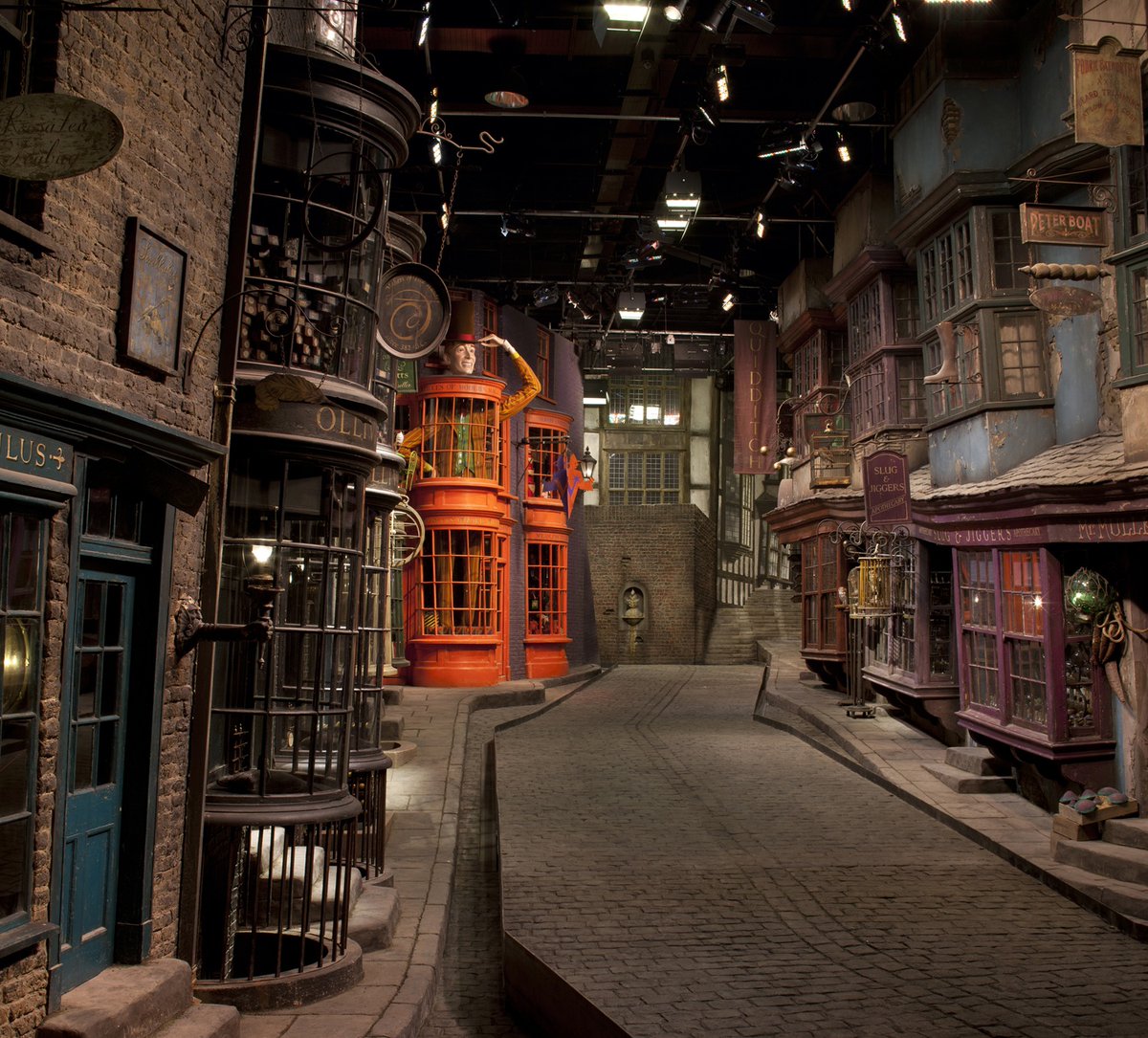BarnesCoaches's tweet image. Calling all witches, wizards and muggles alike! ✨️
Join #BarnesCoaches this Summer to experience the magic at the ⚡️👇️
Warner Bros. Studio Tour: The Making of Harry Potter
📅Sat 30th August 2025
➡️BOOK NOW > barnescoaches.co.uk/itineraries/18…