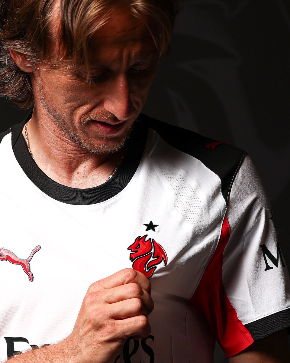 worldModric's tweet photo. الاسطوره ميلاني. ❤️ https://t.co/ctqQCmF4B2