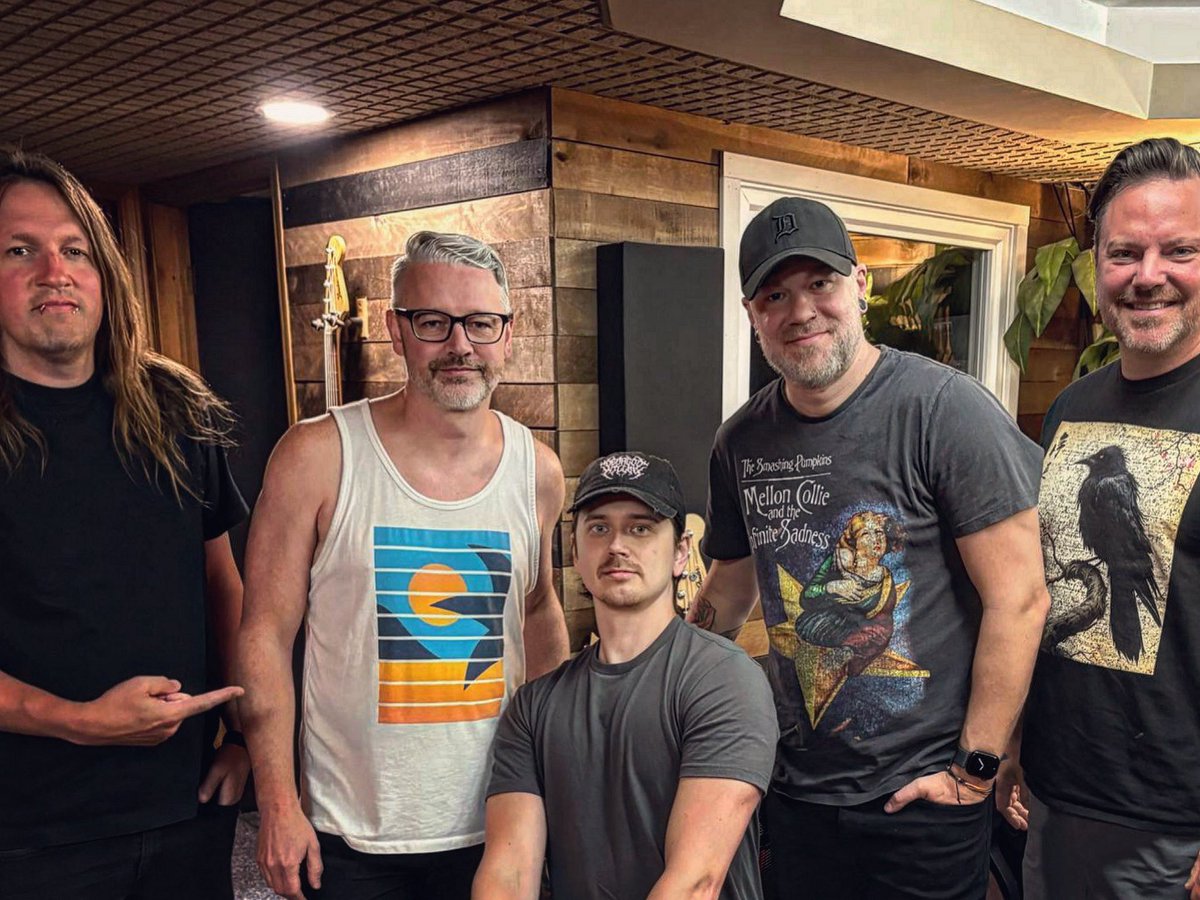 StillRemains's tweet image. Tracking for the new Still Remains EP is done ✅

Huge thanks to Lee Albrecht for helping us get new music created for the first time in so long. We can't wait for you guys to hear it. Now, to full-on show prep!

We'll see you soon.
(Zach and Kenny are on it, just missed the pic)