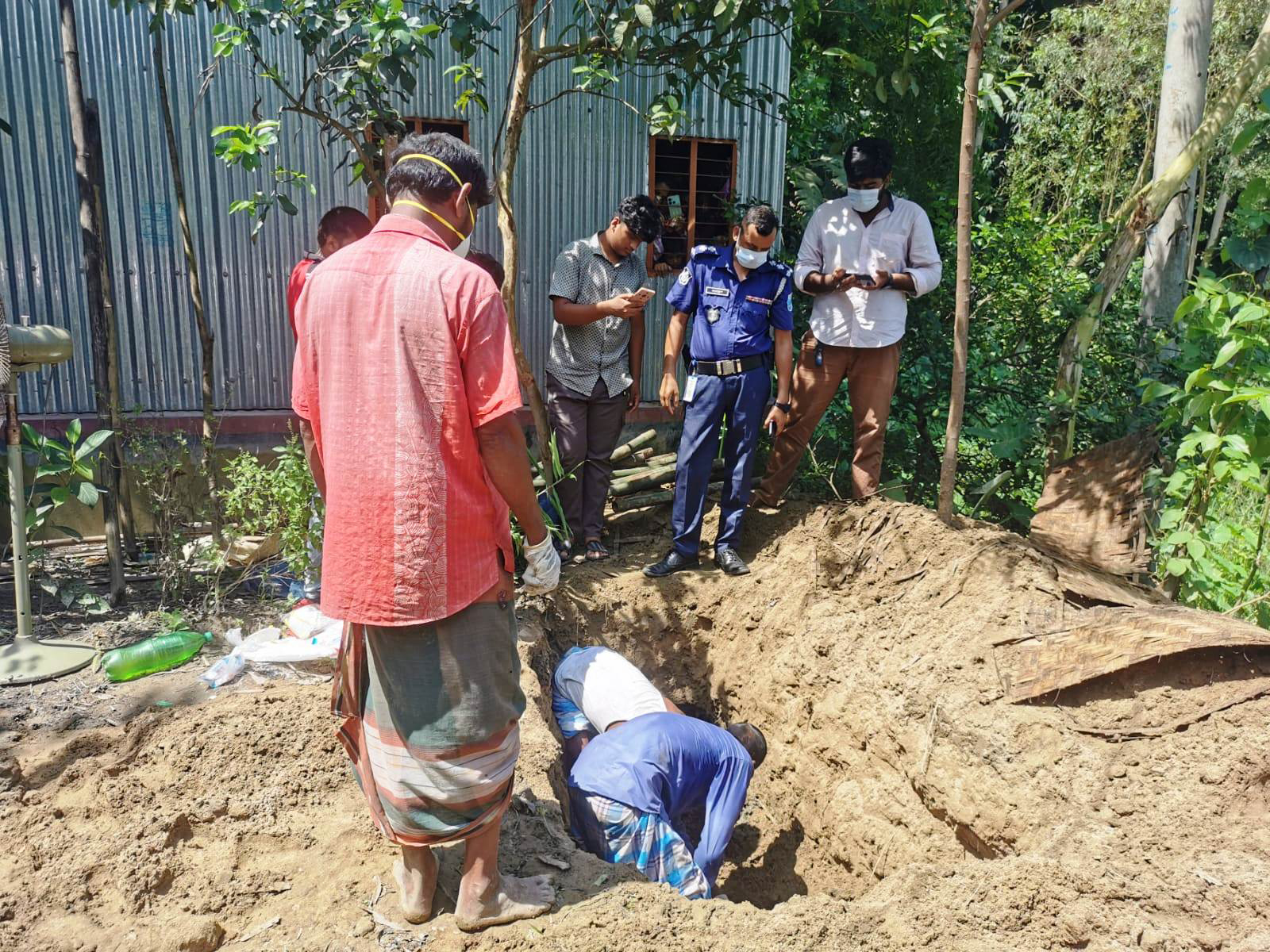 মির্জাপুরে তিন মাস পর কবর থেকে মরদেহ উত্তোলন, হত্যা মামলার তদন্ত শুরু