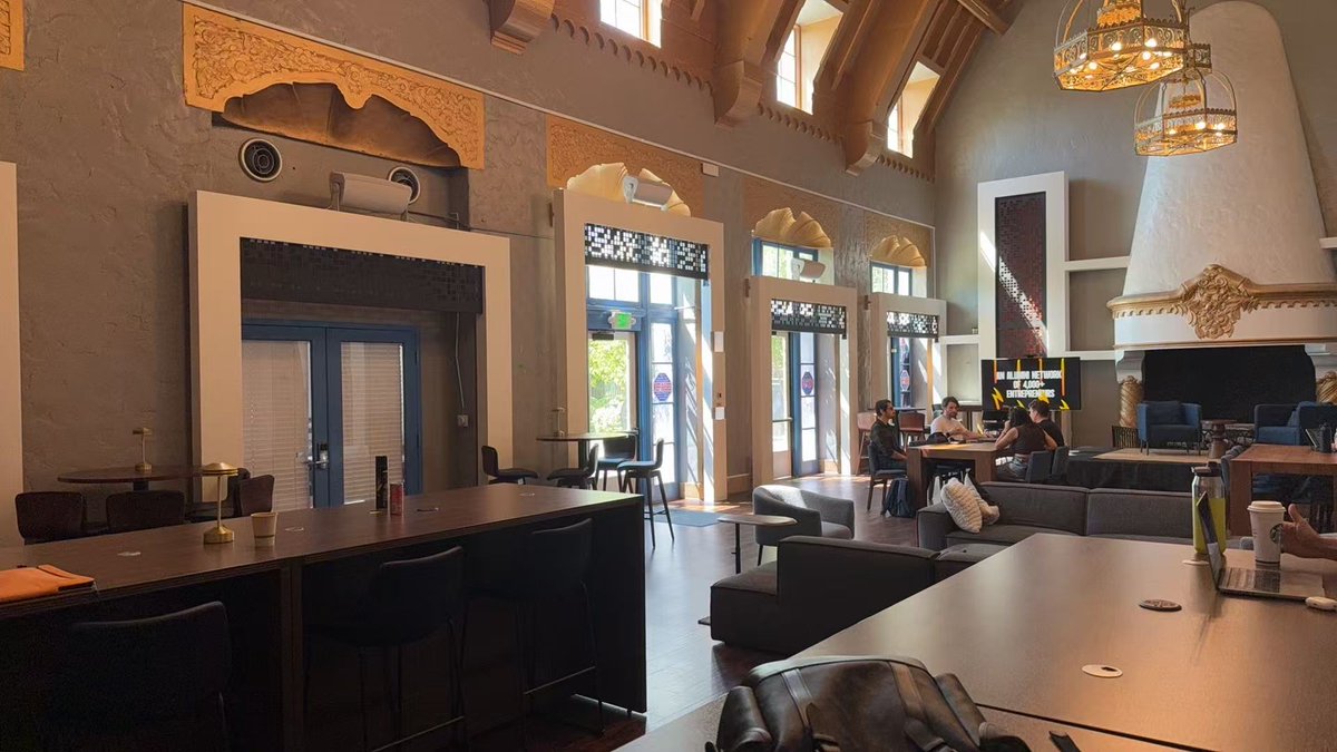 Jeffthedogyo's tweet image. Reporting live from SF 🌉
Great energy at @draper_u, builders, ideas, and conviction. @TimDraper
The next few weeks will be packed: back-to-back VC meetings and pitches.
Open to face-to-face convos with any VCs in town. Let’s connect and build something that lasts!