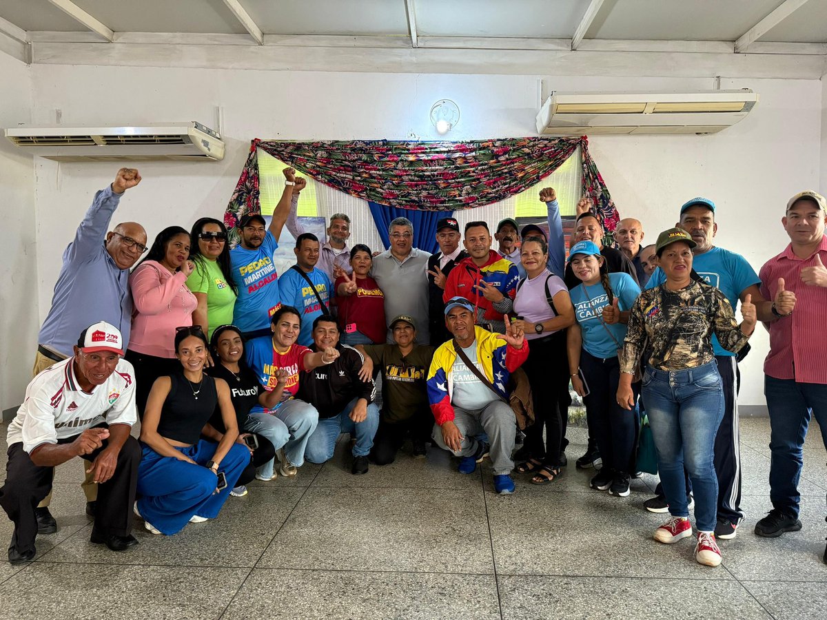 "Mandenme el Pueblo que Yo sabré obedecerle, soldado Soy del Pueblo ustedes son mis Jefes"
Hugo Chávez 

#Tupamaro Activo junto con el Gran Polo Patriotico y Nuestro camarada , futuro Alcalde Pedro Martinez 
Nicolás Maduro