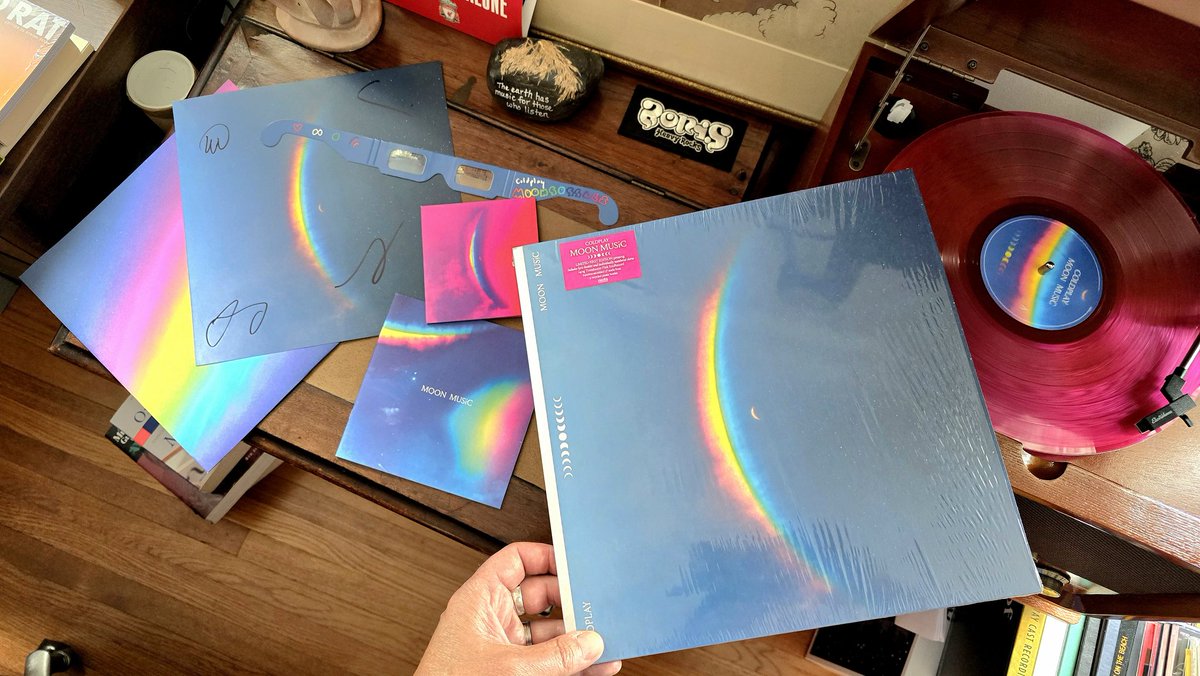 mattyreedbaker's tweet image. Now spinning, the kids & I see @coldplay tomorrow in Foxboro!
Moon Music (2024) by our favorite family band, who my kids have waited literally more than ½ their lives to see in concert & I haven't seen in 20 years...so excited! By the way, my son gave me this LP as a present 💓