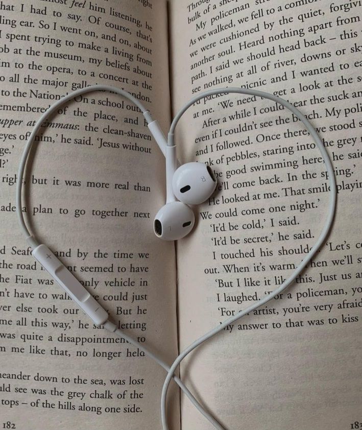 AliceAlice185's tweet image. The soundtrack to every chapter of my life.
#BookLovers
#ReadingVibes
#BookAesthetic
#MusicAndBooks
#HeadphonesInWorldOff
#BookishVibes
#LiteraryEscape
#RomanticReads
#CozyCorners
#PagesAndPlaylists
#EarphonesAndEscapes