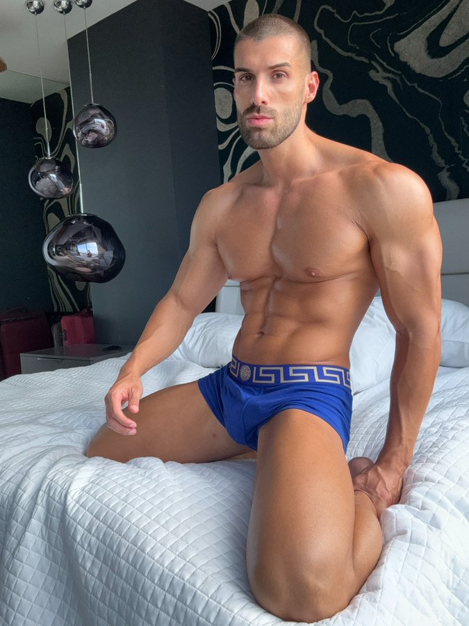 Huntingstr8 tweet media