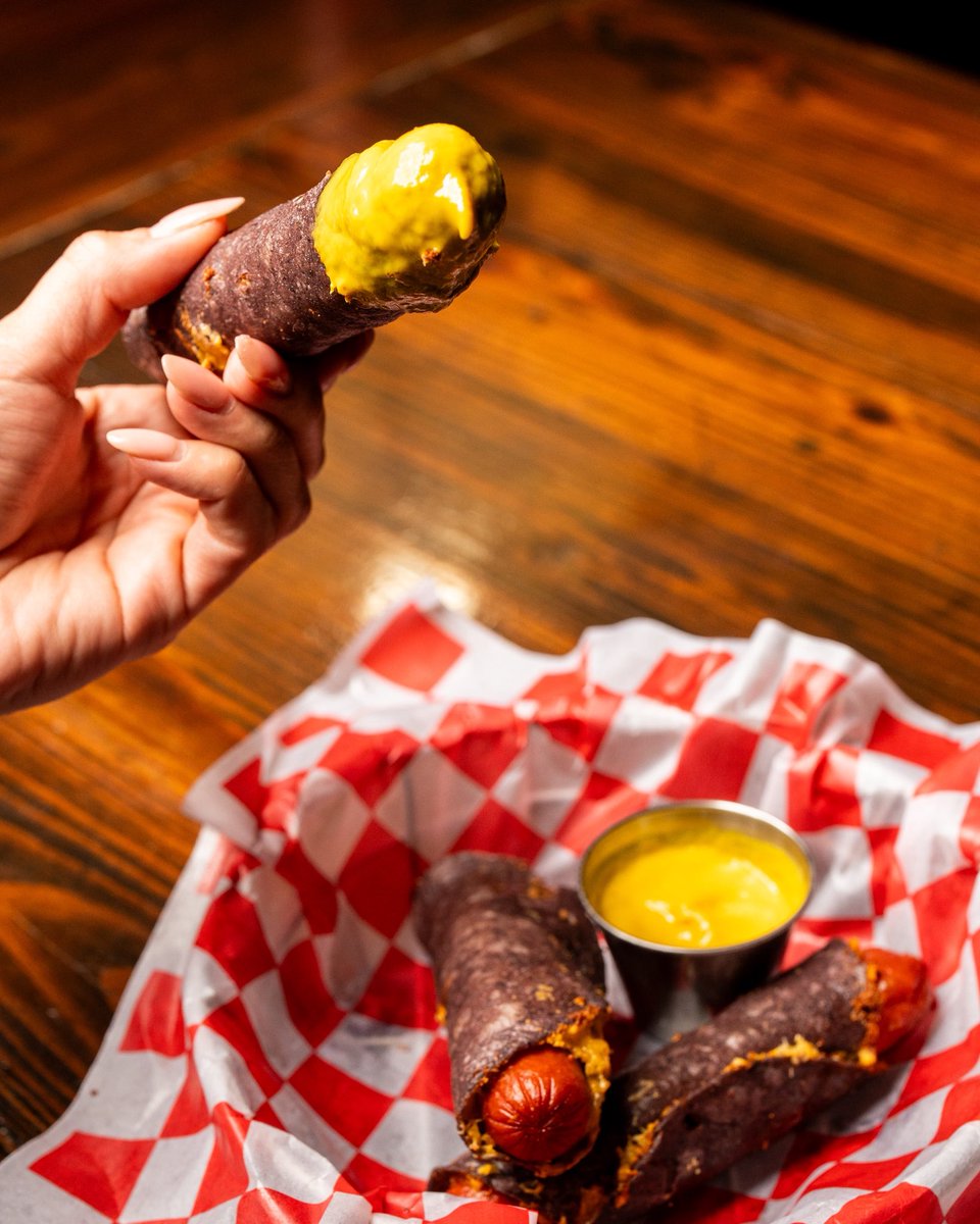 CleanGuayabera's tweet image. Went classic San Antonio with a cheffed up twist for our new Monday special @bargimmegimme- Crispy dogs served on my bud Chef Paul Morales aka Tacos Cucuy homemade ancient heirloom blue corn tortillas… Grab some today and every Monday starting at 5pm. 🤠