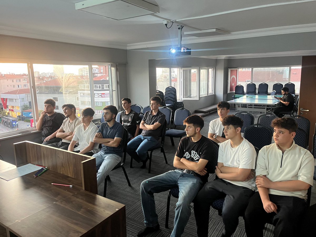 Ümraniye Ülkü Ocakları, Kutadgu Bilig Yaz Programı kapsamında ‘Milli Değerler’ Konulu seminer gerçekleştirdi.