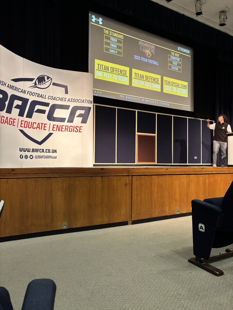 terrellcb7's tweet image. What an awesome weekend I just had at my second British American Football Coaches Convention!

Saw great talks from many coaches like @PeteyBananas @CoachJBRob @Coach_Gavin_OL @coachfarr1 and many more coaches!

You can never stop learning in this game especially as a coach! 🏈🙌
