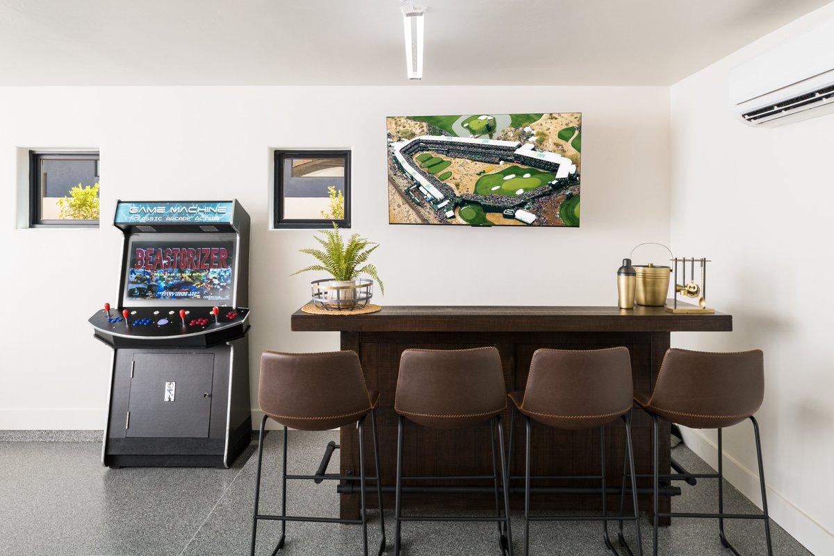 Mav_Builders's tweet image. Level up your home with a game room designed for fun! Another masterpiece by our construction crew. 

#DreamSpaces #BuildWithUs #contractor #builder #investment #remodel #home #rental #AirBnb #generalcontractor #localbuilder #Arizona #AZ