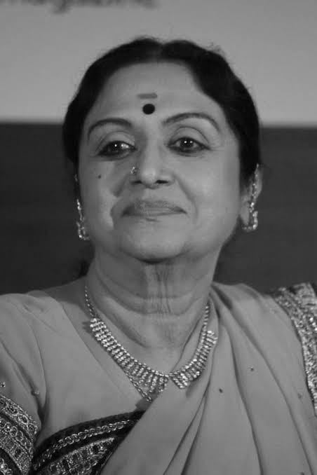 KanimozhiDMK's tweet image. பழம்பெரும் திரைக்கலைஞர் திருமிகு. சரோஜா தேவி அவர்கள் வயது மூப்புக் காரணமாக மறைவெய்திய செய்தி மிகுந்த வருத்தமளிக்கிறது.
அவரது பிரிவில் வாடும் குடும்பத்தினர், திரைத்துறையினர் மற்றும் பல்லாயிரக்கணக்கான ரசிகர்களுக்கும் எனது ஆழ்ந்த இரங்கலைத் தெரிவித்துக் கொள்கிறேன்.