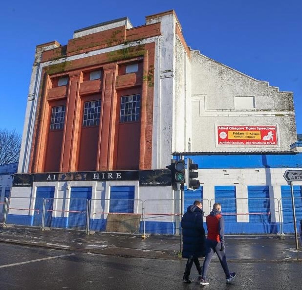 SAVEtoReuse's tweet image. 🎉 Victory! The 1933 Art Deco Vogue Cinema in Glasgow has been saved from demolition and will remain listed after an appeal to remove protection was dismissed 🎬🏛️
📬 Get updates & join the fight to save more places:
👉 shorturl.at/PJUDj