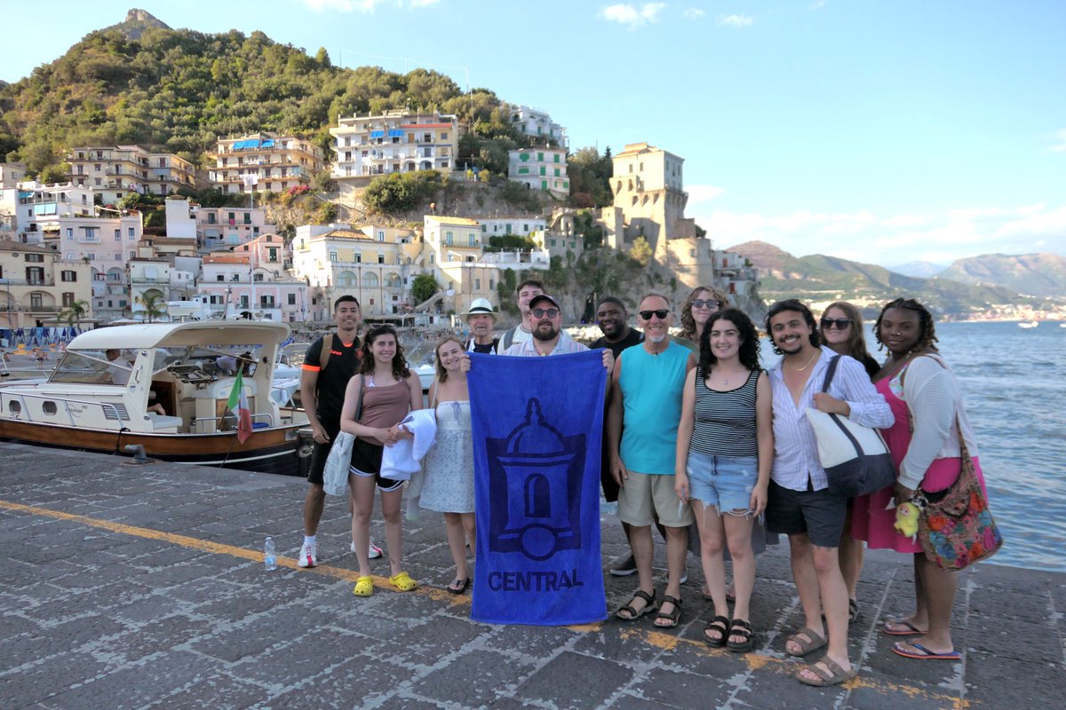 CCSU's tweet image. Students explored Salerno & the Amalfi Coast during WL300: UNESCO World Heritage Sites with Prof. Simone Puleo! A powerful example of Central’s commitment to global engagement through immersive learning abroad 🇮🇹💙🔱
#WeAreCentral
