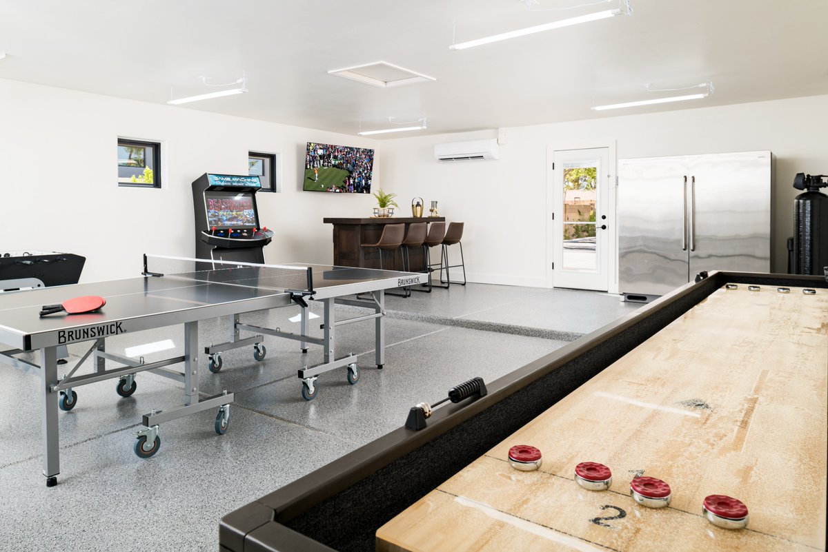 Mav_Builders's tweet image. Level up your home with a game room designed for fun! Another masterpiece by our construction crew. 

#DreamSpaces #BuildWithUs #contractor #builder #investment #remodel #home #rental #AirBnb #generalcontractor #localbuilder #Arizona #AZ