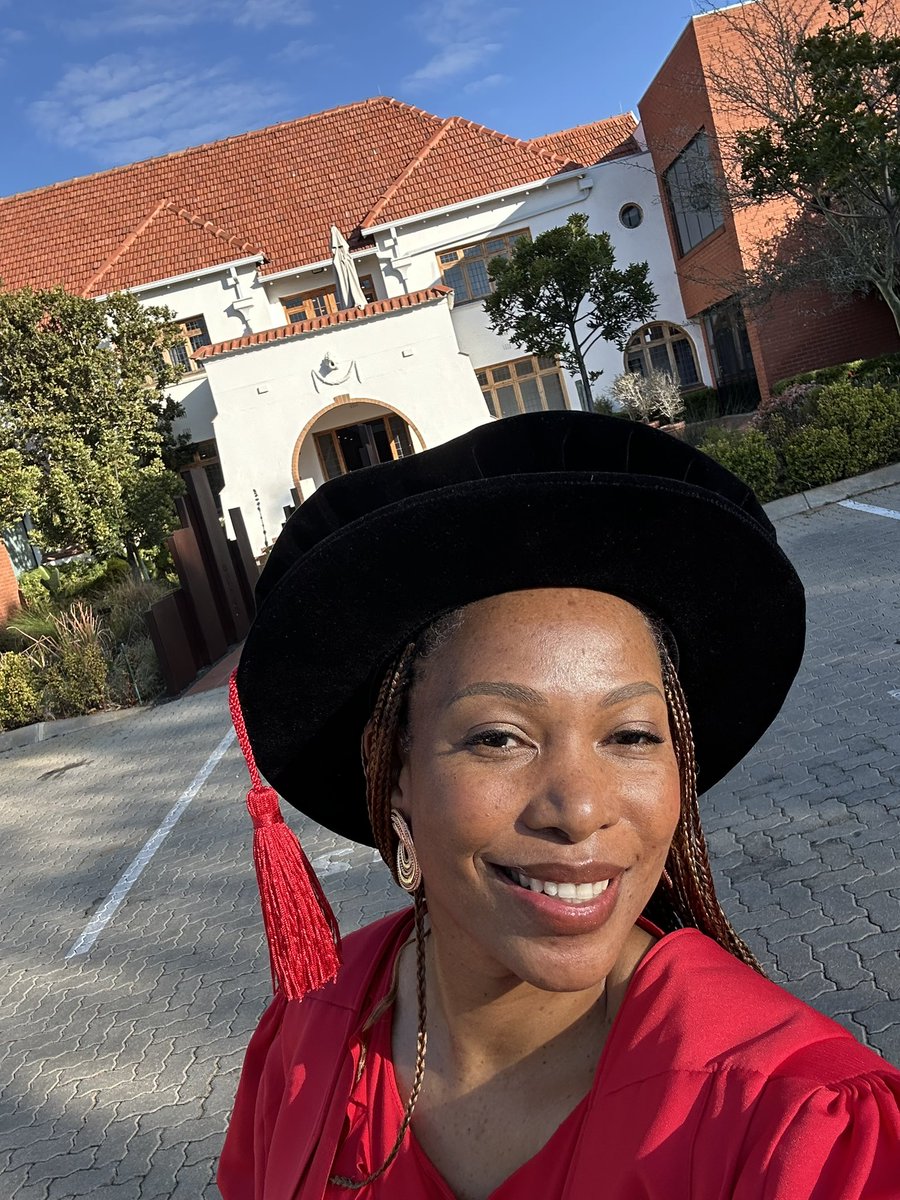 Sandi_Sandz's tweet photo. #PhD done. Thank you @WitsUniversity ✌🏽 https://t.co/XdwLeXReJM
