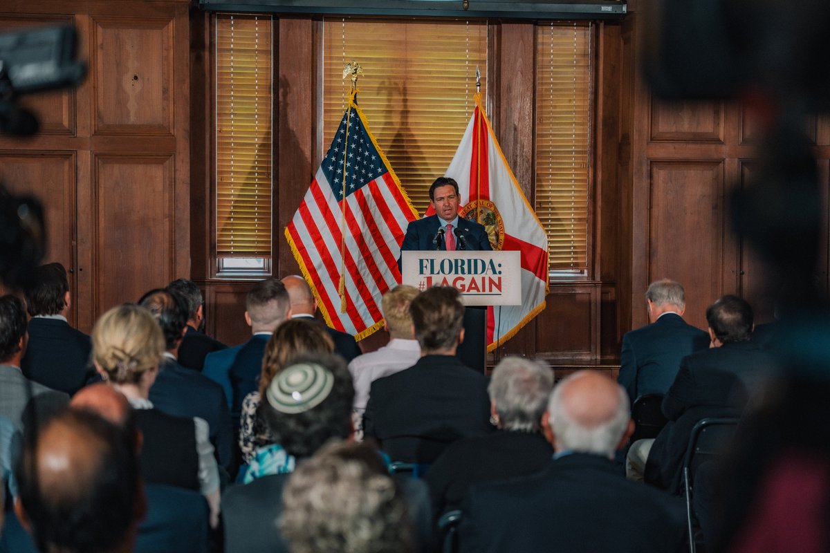 NewCollegeofFL's tweet image. New College of Florida was honored to host @GovRonDeSantis & @1stLiberty on the announcing of Florida being named #1 in Religious Liberty in the States Index.