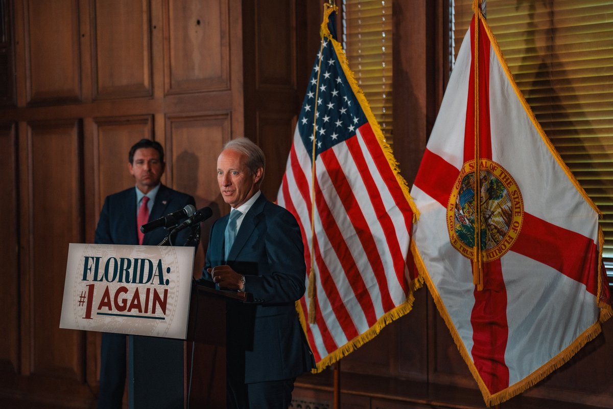 NewCollegeofFL's tweet image. New College of Florida was honored to host @GovRonDeSantis & @1stLiberty on the announcing of Florida being named #1 in Religious Liberty in the States Index.