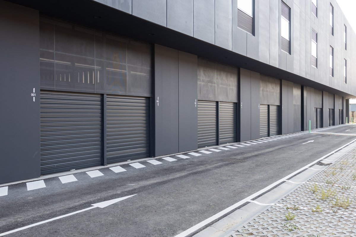 StoremoreES's tweet image. 🚗📦 Acceso directo, con toda la comodidad y rapidez
Perfecto para autónomos, repartidores, comerciantes… o cualquier persona que necesita entrar, cargar y seguir con su día. 💼💪
Sin pasillos, sin complicaciones. Solo tú, tu coche y tu trastero. #TuTrasteroInteligente