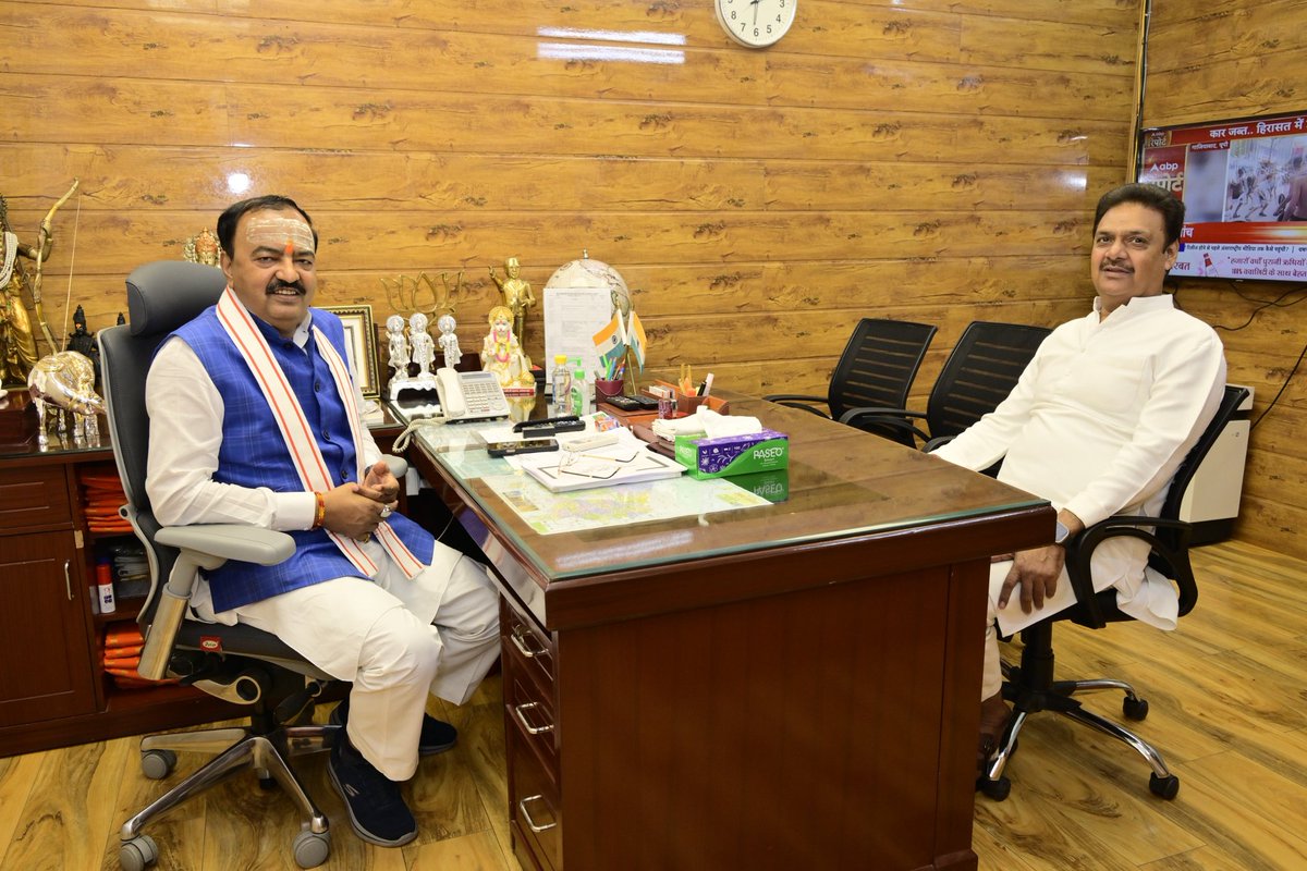 surendrasnaagar's tweet image. लखनऊ में उत्तर प्रदेश के मा० उपमुख्यमंत्री श्री @kpmaurya1 जी से स्नेहिल भेंट की।।