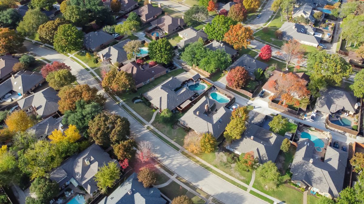 iiiorg's tweet image. 🏡 Texas’s evolving risk landscape, marked by severe storms, wildfires, and flood threats, has made it the 6th-least-affordable state for homeowners #insurance, according to @iiiorg analysis.

📄 Read more: bit.ly/46E0MeX
