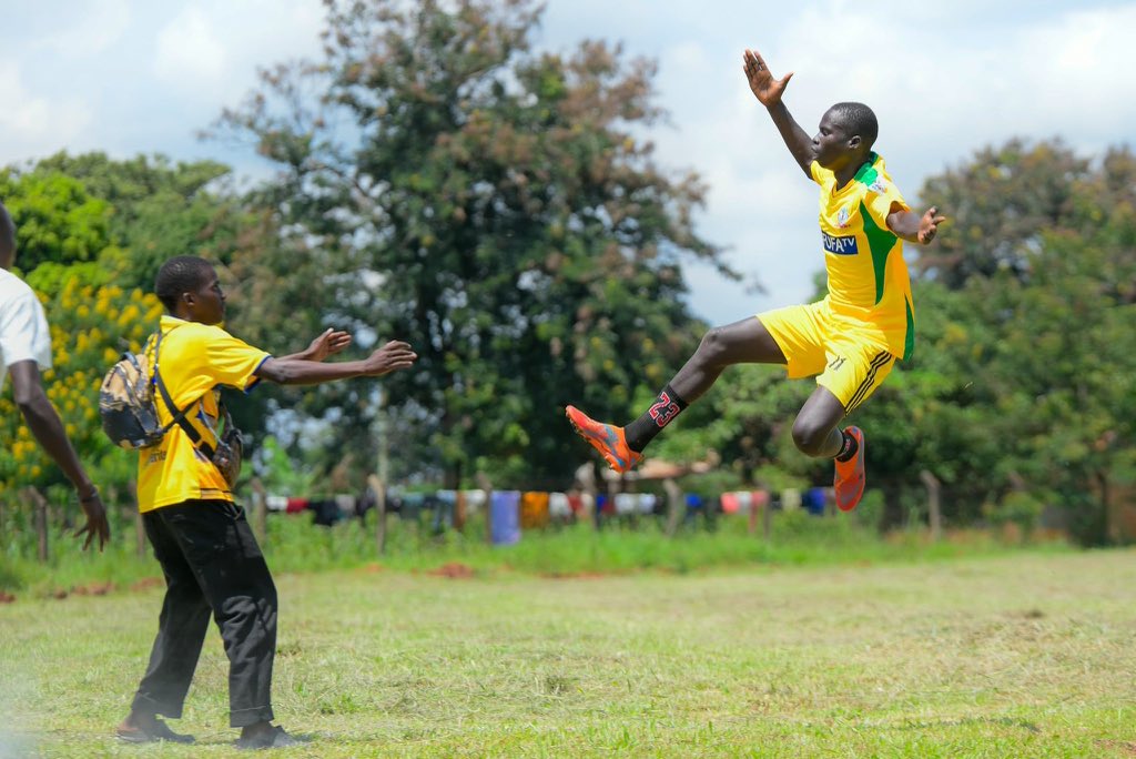 Defying gravity 🪄

Okwera Marvin celebrates his goal for Sir Samuel Baker School against Gulu High School in the FUFA Tv Cup 2025 Qualifier Round first leg.

#FUFATvCup | #ExcellenceInAcademicsAndSports