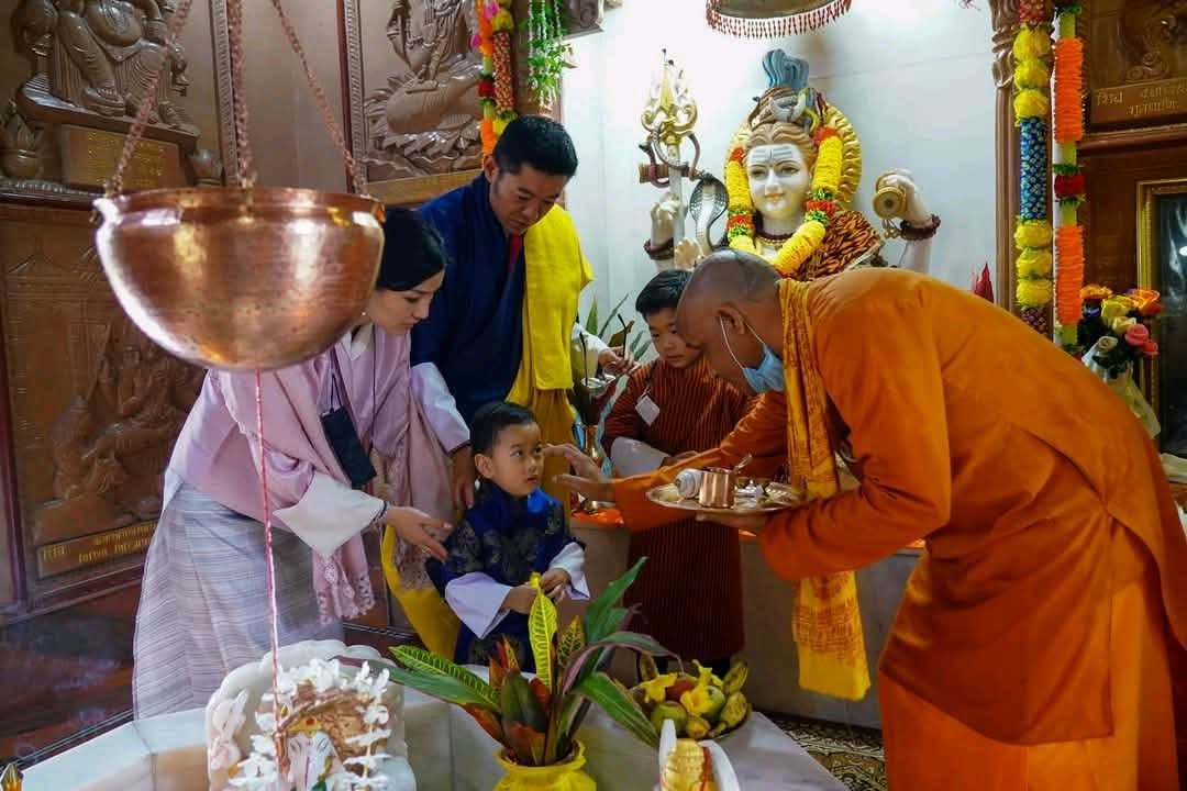 ॐ त्र्यंबकम यजामहे सुगन्धिं पुष्टिवर्धनं
उर्बारुकमिवबन्धनान् मृत्योर्मोक्षिया मामृतात् ||
🙏🏾🙏🏾🙏🏾🙏🏾🙏🏾🙏🏾🙏🏾🙏🏾🙏🏾🙏🏾