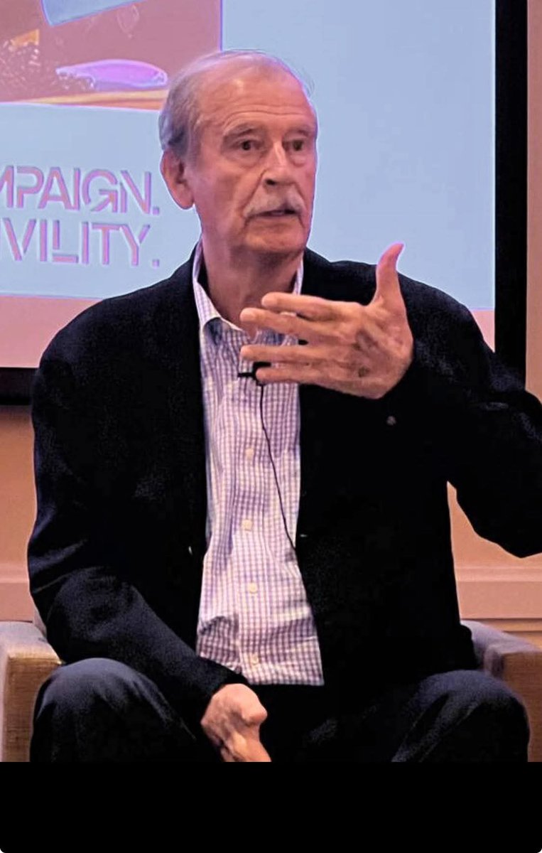 Veronic69884232's tweet image. Ay @VicenteFoxQue fumar tanta marihuana te está afectando demasiado!! Ya pareces muerto viviente 😆😆😆
