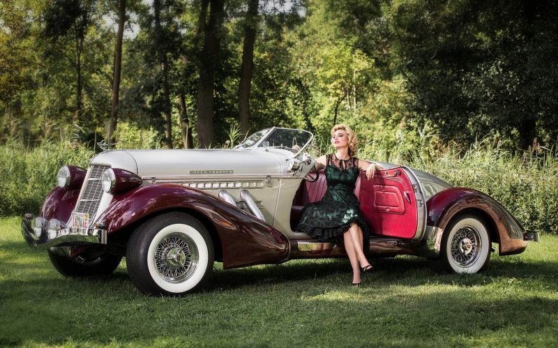 Anna99090's tweet photo. Beauty and car, what would you choose?

A. Car
B. Belle
C. All of them

#stubeks https://t.co/Ffa1EBsYeT