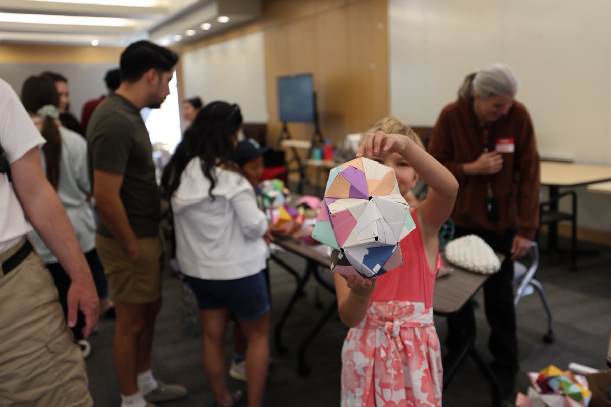 LearnGenetics's tweet image. Thanks to everyone who came to our first-ever Summer Science Day! A special thank you to our sponsors: @BioHiveUtah, @UofUBiochem, Dept of Human Genetics, @uofunuip & Core Research Facilities. Our guests played w light, touched lungs, toured labs, & explored how cells use energy!