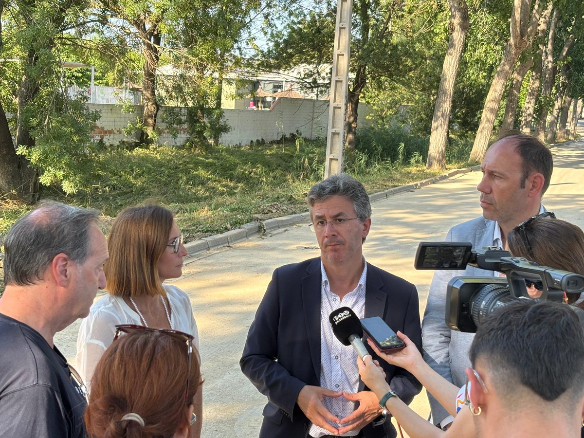 VilafrancaAj's tweet image. ℹ️ El conseller ha emplaçat el consistori a quantificar els danys i a fer una planificació de posada en marxa per tal de poder estudiar ajuts extraordinaris del @govern fins allà on no arribin les compensacions de les assegurances.
#Vilafranca