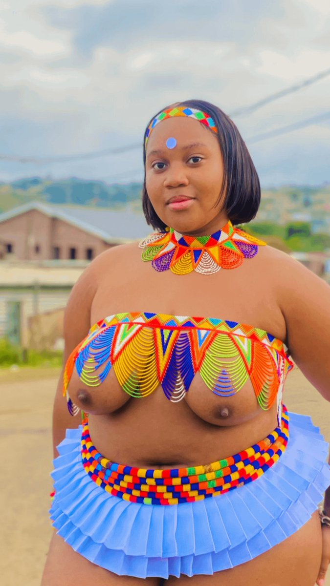 GorgeousDimesZa's tweet photo. #zuluqueen #zulumaiden #african #zulu #zulumaidens #busty #ZuluCulture #beauty #africanbeauty #memulo #lightskin #yellowbone #culture #zuluprincess #umemulo #Queen https://t.co/XJYH25YvQL