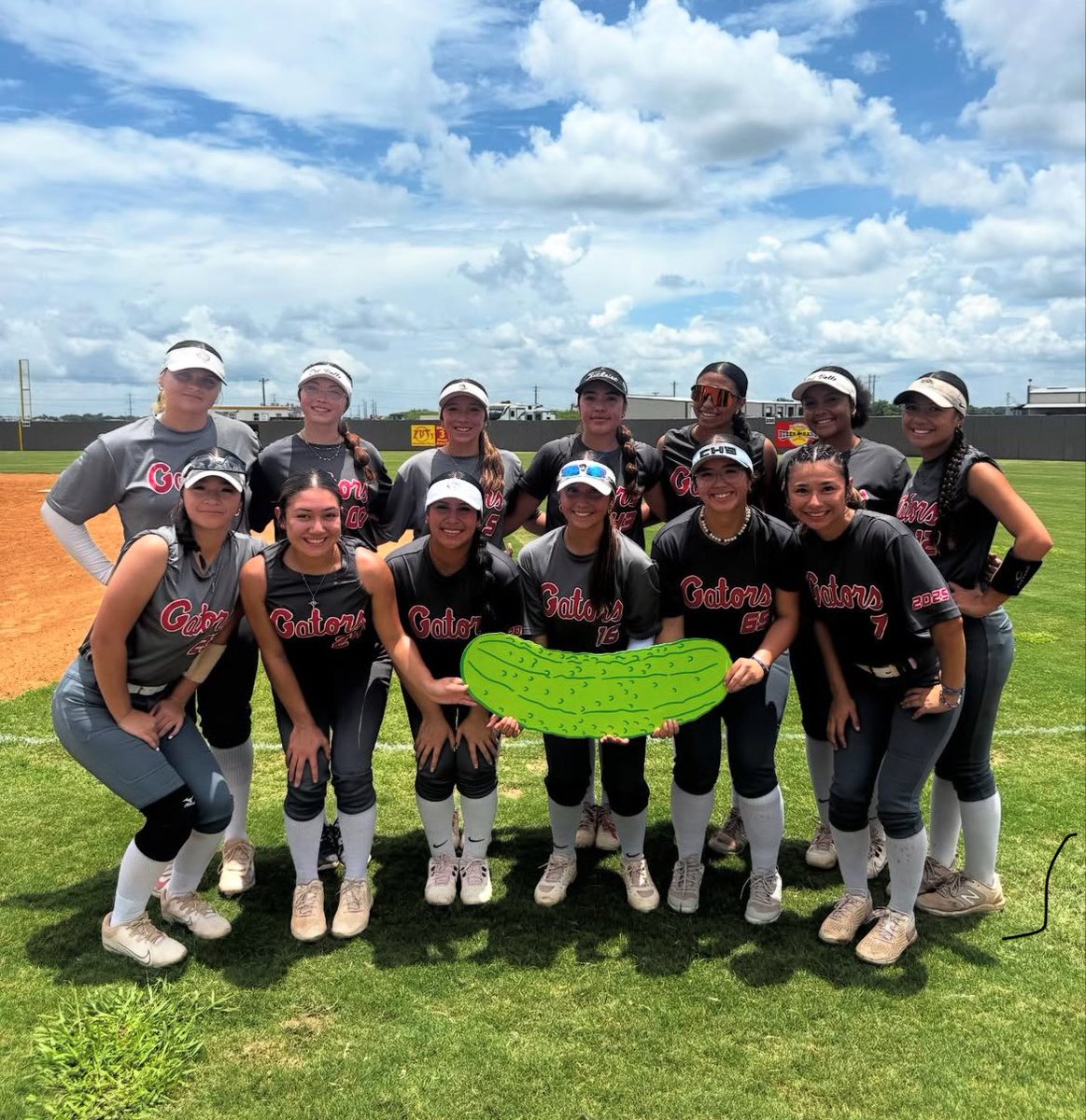 remibarron19's tweet photo. Had a great time playing in the Seguin elite championship tournament this week! Here are some stats and videos from this week. Excited to play locally next weekend in El Paso!
BA- .737
OBP - .700
21 IP
ERA - 3.23 
K’s - 13
BB - 2 https://t.co/buC4tnmKIp