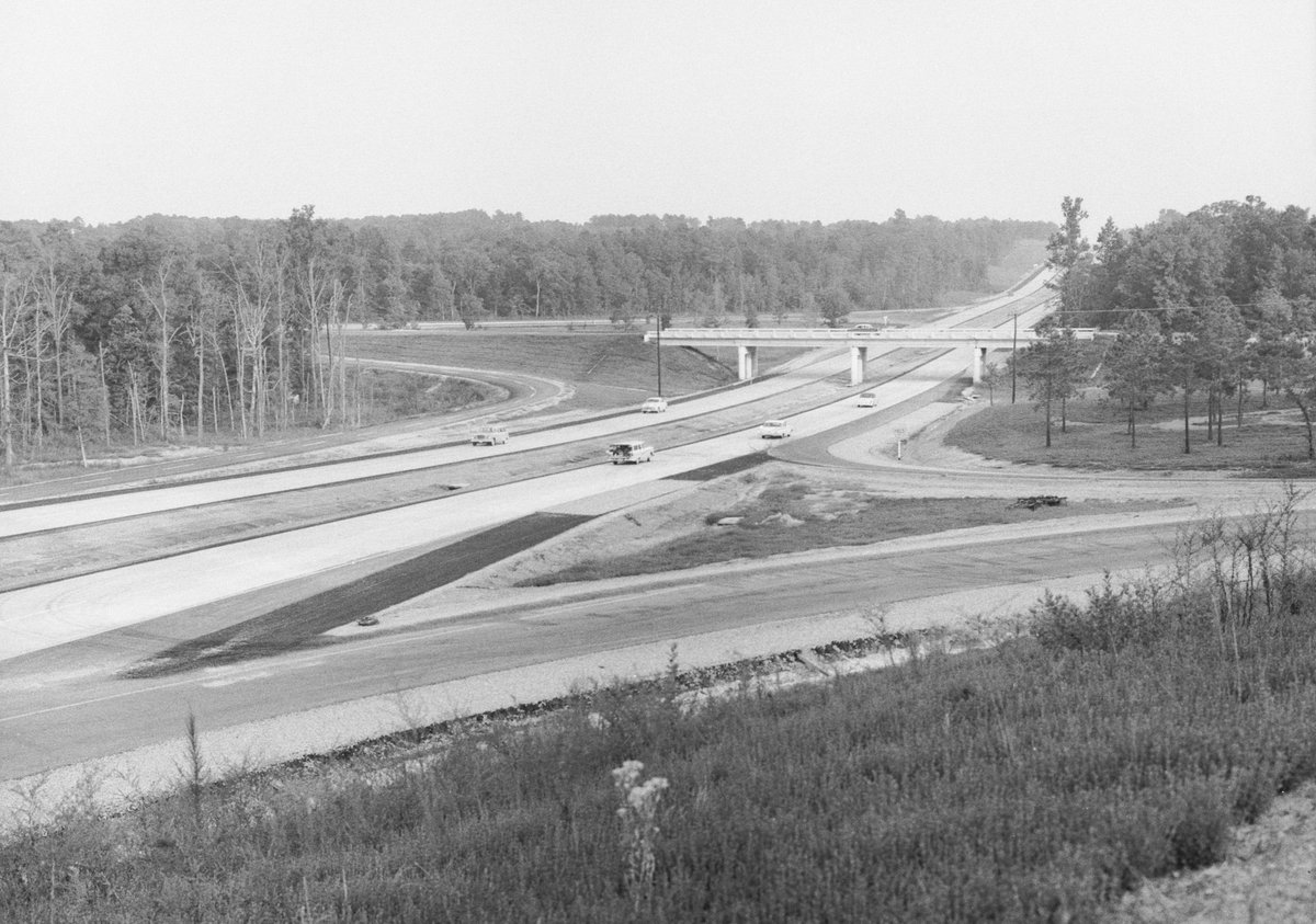 scdotCrossroads's tweet image. Developed in the 50s & 60s I-20, I-26, and I-126 do not meet our state’s current traffic demands.
The Carolina Crossroads project will provide the Midlands with a corridor that places priority on time and safety. Learn more by visiting our website!
📍 scdotcarolinacrossroads.com