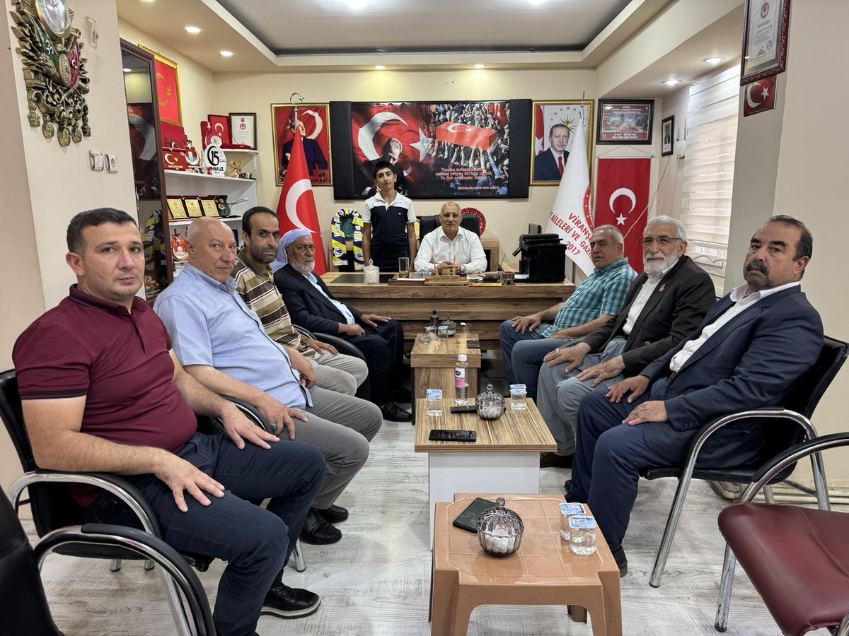 15 Temmuz münasebetiyle bizleri dernek binamızda ziyaret eden Kıbrıs gazilerimiz şehit yakınlarımız ve müezzinimiz esnaf kardeşimiz ve bizi merak eden minik kardeşimize ziyaretlerinden dolayı teşekkür ediyoruz. ￼