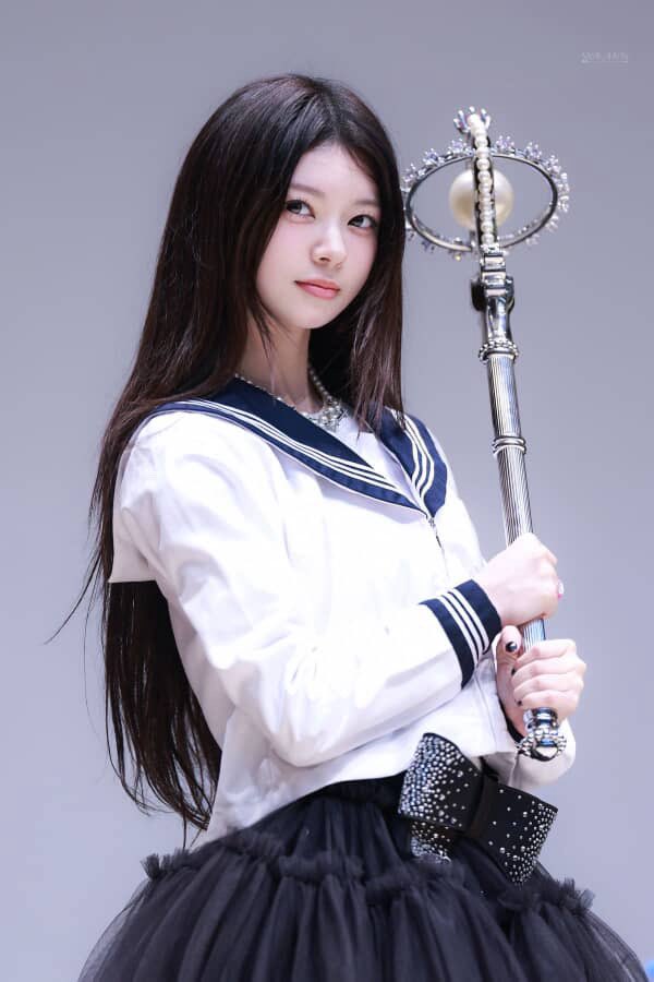 yunahthinker's tweet image. she really looks like a magical girl who is going to save the world 😭