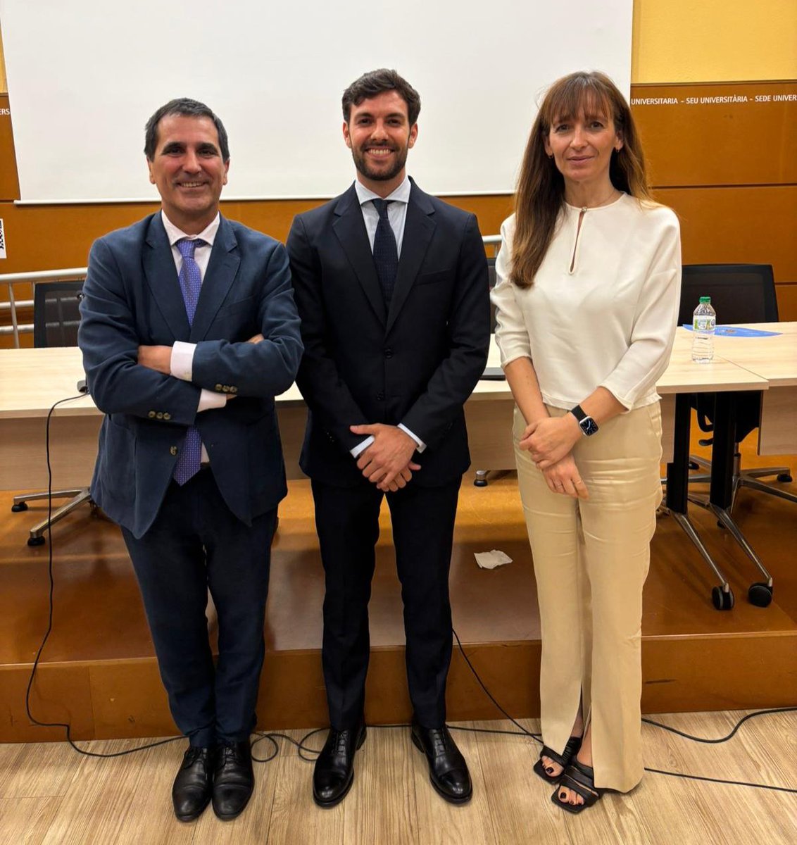 Álvaro Bernad (@alvarobernad1) on Twitter photo Tras cinco años de trabajo y gracias a la inestimable ayuda de mis directores, ya puedo decir que soy doctor en Derecho. Tras cinco años de trabajo y gracias a la inestimable ayuda de mis directores, ya puedo decir que soy doctor en Derecho.