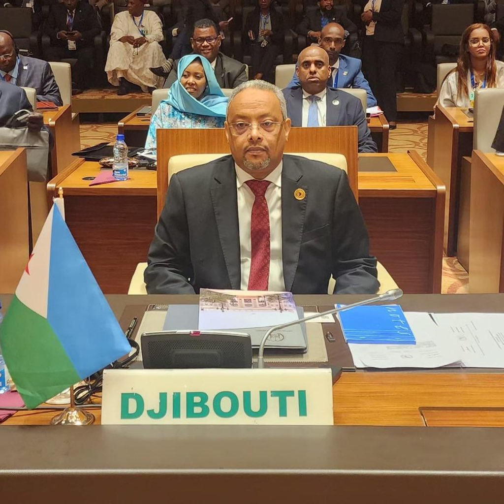 MAECIDJIBOUTI's tweet image. Le MAECI, M. Abdoulkader Houssein Omar, a représenté le Président de la République, SEM. Ismail Omar Guelleh, au Sommet de la 7ème réunion de coordination de mi-année de l'UA, qui s'est tenue dans la capitale équato-guinéenne, Malabo. #UA #MAECI