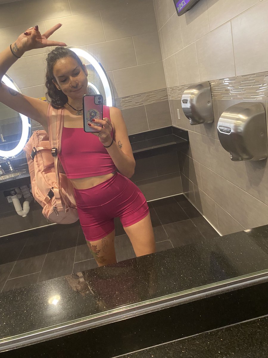 edenxsin's tweet photo. Thank y’all for the birthday wishes! I’m getting my ass back in the gym to start this new era of my life 🖤💪🏼👟
gonna work on gaining a bigger booty😉🍑
Follow my progress here or on Snapchat @edensinXXX https://t.co/qZ1B7QlGFk