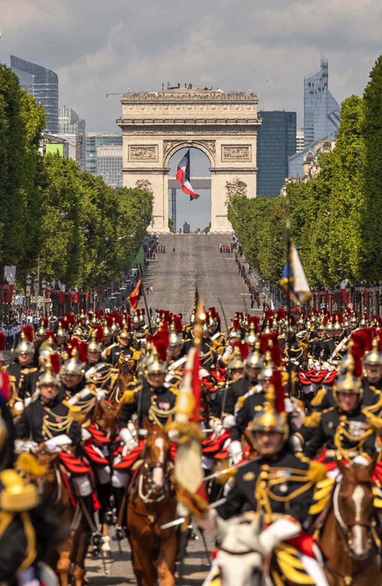 TMohamedSoilihi's tweet image. En ce 14 juillet, célébrons la France 🇫🇷 et ses valeurs républicaines, célébrons celles et ceux qui servent notre pays et le protègent, sur le territoire national et à travers le monde.
Bonne fête nationale à toutes et tous.
Vive la République, vive la France ! 🇫🇷