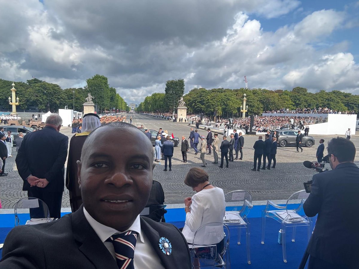 TMohamedSoilihi's tweet image. En ce 14 juillet, célébrons la France 🇫🇷 et ses valeurs républicaines, célébrons celles et ceux qui servent notre pays et le protègent, sur le territoire national et à travers le monde.
Bonne fête nationale à toutes et tous.
Vive la République, vive la France ! 🇫🇷