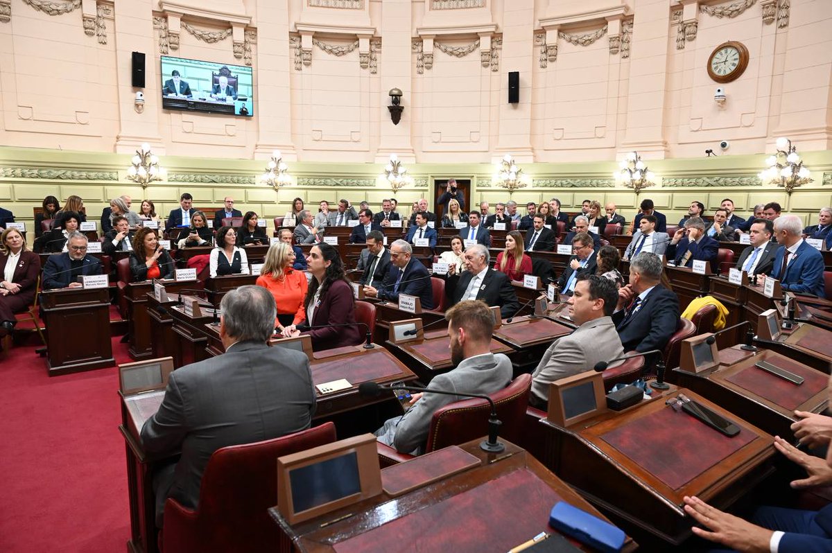 MonicaFein's tweet image. Reforma de la Constitución de Santa Fe
Comienza un proceso histórico para nuestra provincia, que es, a la vez, un compromiso con el futuro de las y los santafesinos.
Vamos por una Constitución que proteja los derechos de las personas, con más transparencia y sin privilegios.