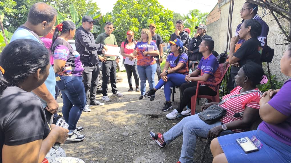En Unidad Monolítica desde el Municipio Valencia nuestro candidato a Concejal Alfredo Thomas junto a nuestros candidatos de la patria realizaron un despliegue en la comunidad Agua Dulce de la Parroquia Rafael Urdaneta rumbo a la Victoria Popular.
#ComunaONada
#votatupamaro