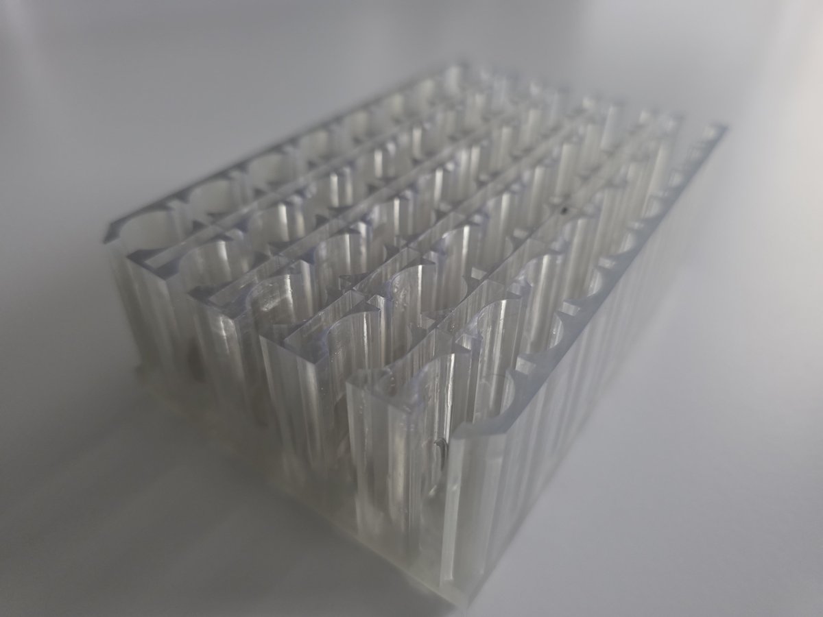 AdrianoAguzzi's tweet image. "Magnetic brick". Aguzzi, 2025 (methacrylate and neodymium).