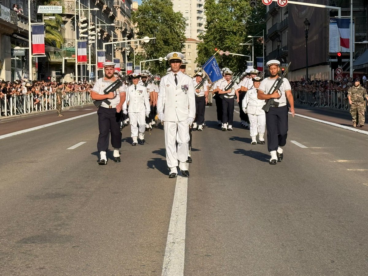 Cecmed_Off's tweet image. #fetenationale2025 🇨🇵
Défilé du #14juillet2025 à @VilleDeToulon sous autorité du VAE Christohe Lucas @Cecmed_Off, en présence d'autorités militaires et d'élus.
Revue des troupes, remise de decorations🥉 défilé pédestre🚶♂️, aeronavale🚁 et motorisé🚒.
