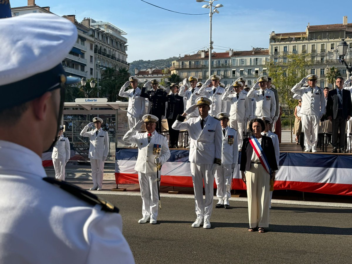 Cecmed_Off's tweet image. #fetenationale2025 🇨🇵
Défilé du #14juillet2025 à @VilleDeToulon sous autorité du VAE Christohe Lucas @Cecmed_Off, en présence d'autorités militaires et d'élus.
Revue des troupes, remise de decorations🥉 défilé pédestre🚶♂️, aeronavale🚁 et motorisé🚒.